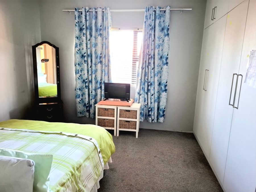 4 Bedroom Property for Sale in Oakdale Western Cape